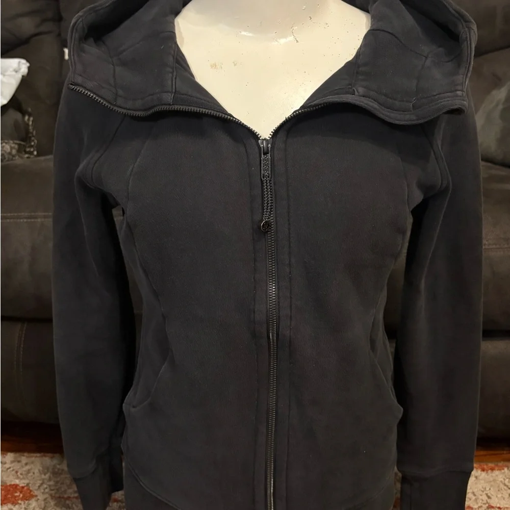 🎉Lululemon Scuba Women's Black Full length Zip-Up Jacket! Square dot.